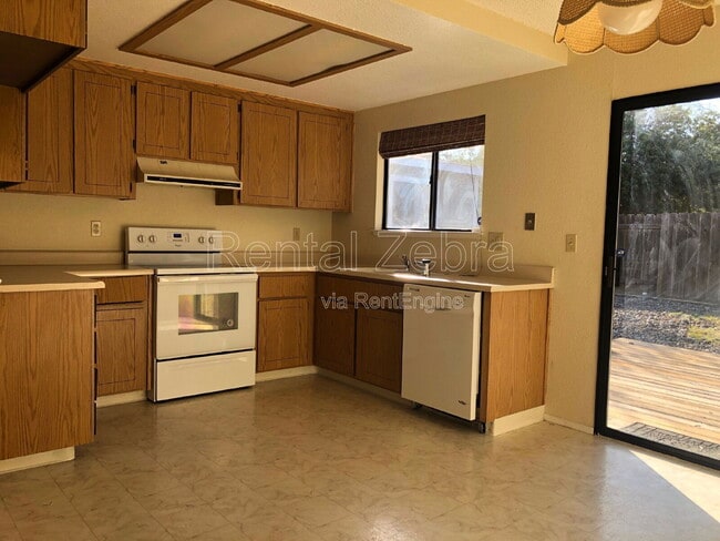 Building Photo - 1891 Santa Monica St