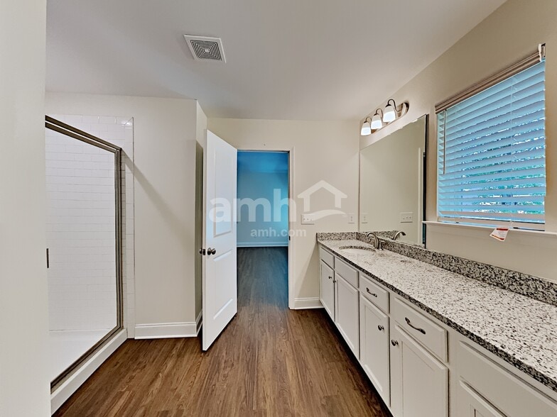 Building Photo - 3557 Okelly Dr