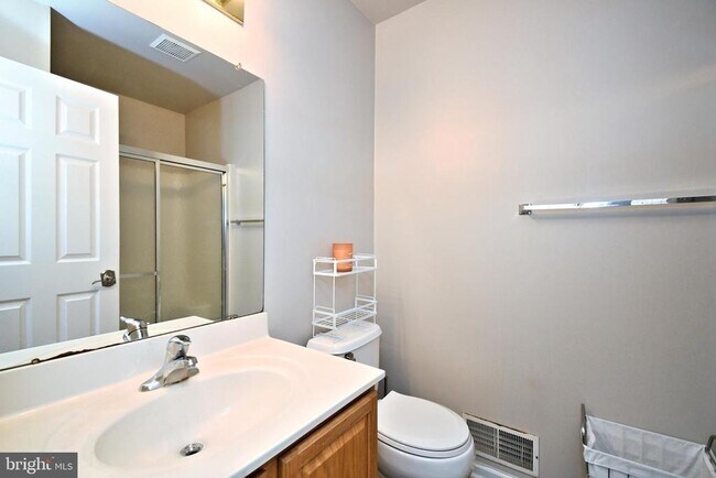 Building Photo - 4258 Red Oak Ct
