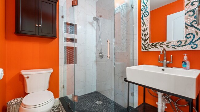 Building Photo - 5745 Riviere Dr