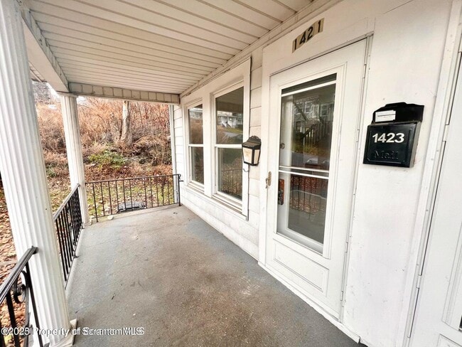 Building Photo - 1421 Olive St