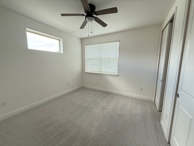 Building Photo - 5/4 spacious Saint Cloud Home