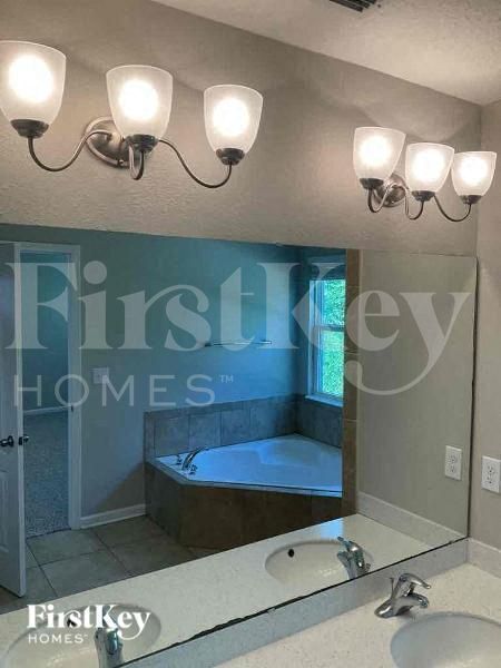 Building Photo - 12472 Itani Wy