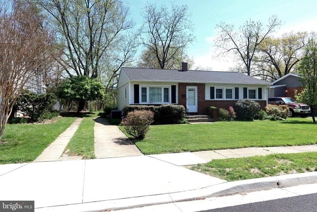 Building Photo - 109 Deep Dale Dr