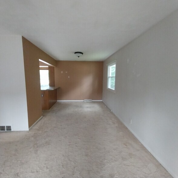 Dining Area 11x10 ft. - 208 Sandi Ct