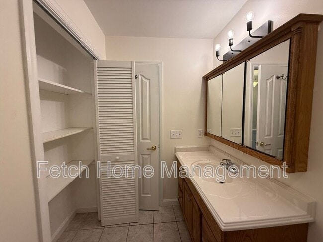 Building Photo - 55 Beech Ln