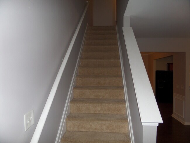 Building Photo - Rare 2 bed 2.5 bath  located in Kennesaw m...