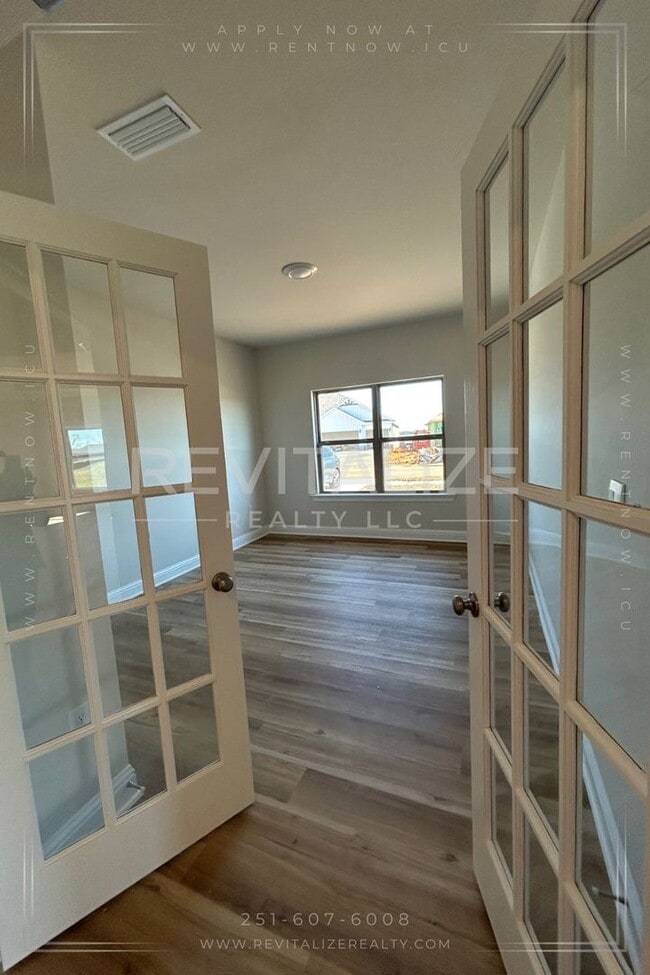 Building Photo - Brand-New 5BR Fairhope Home on Corner Lot with Garage