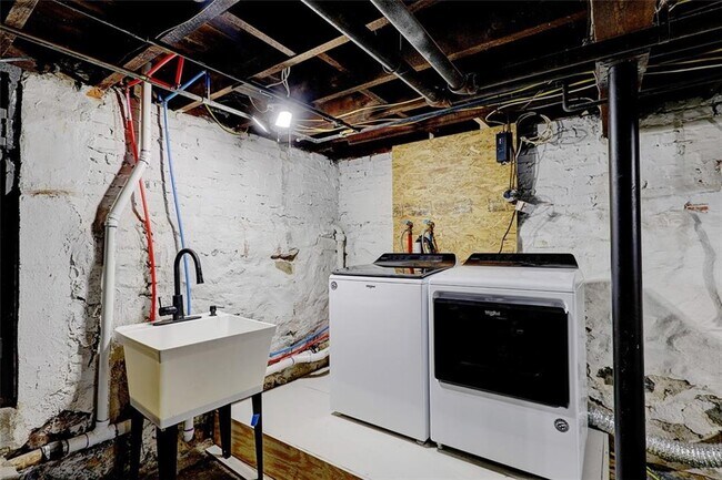 Building Photo - 167 Lafayette St