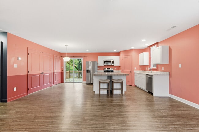 Building Photo - 3104 Husky Way