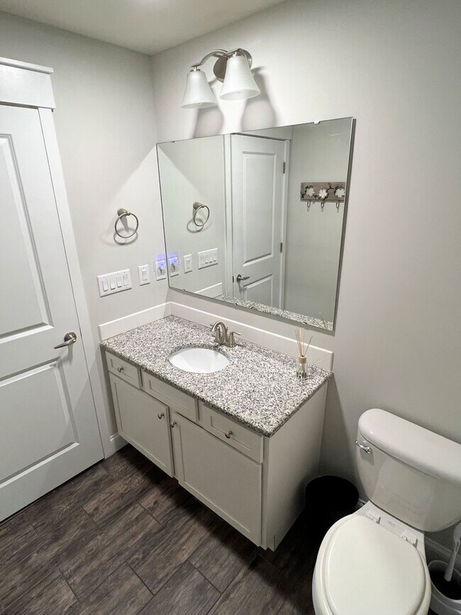 Building Photo - 1 Bedroom Apartment in Lynchburg