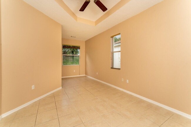 Building Photo - 806 SW Rocky Bayou Terrace