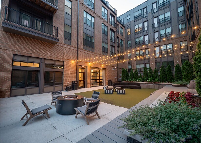 Building Photo - Makley Place