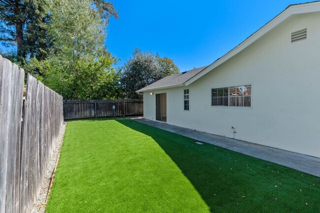 Building Photo - 4 bed/ 3 bath Single-Family Home in North Napa