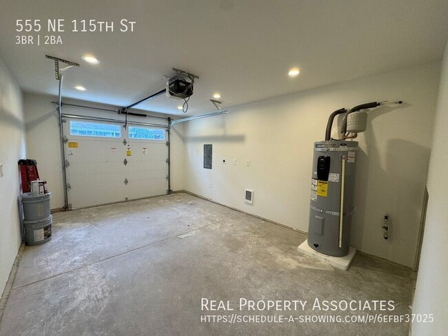 Building Photo - 555 NE 115th St
