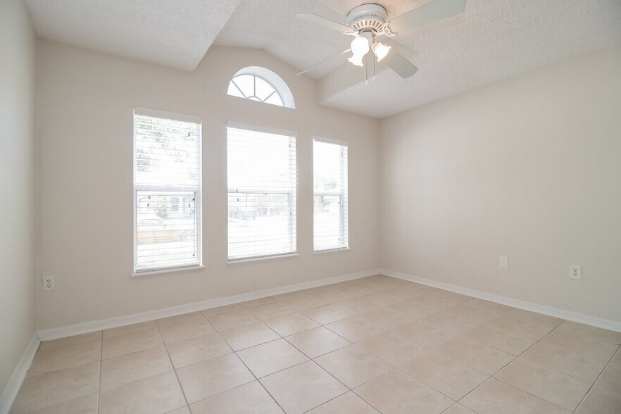 Building Photo - 2945 Elbib Dr