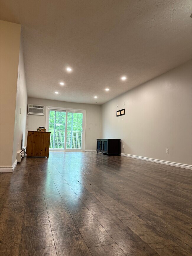 Building Photo - 379 Huse Rd