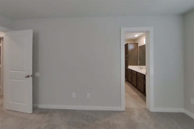 Building Photo - 9835 Willow Creek Commerce Dr