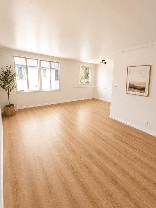 Building Photo - 820 S Gramercy Place