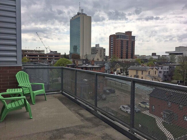 Building Photo - 322 E Liberty St