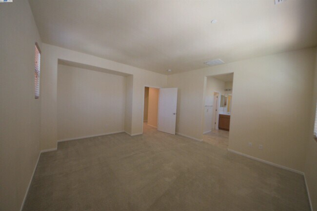 Building Photo - 549 Chaparral Loop