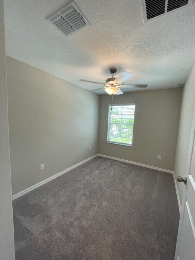 Building Photo - 23261 Willow Glen Way