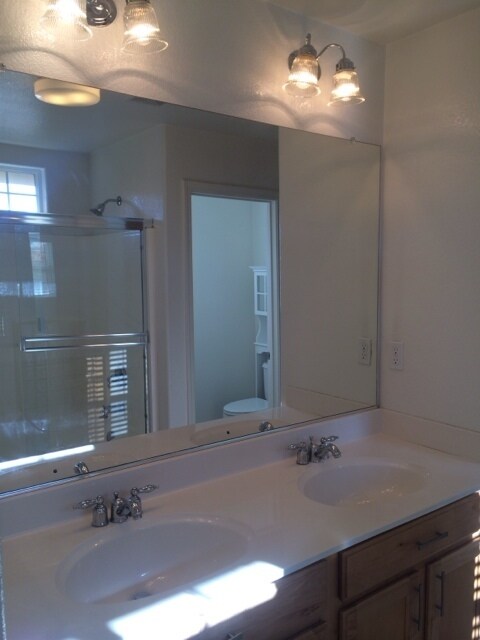 Building Photo - Roseville Cool and Close to Everything