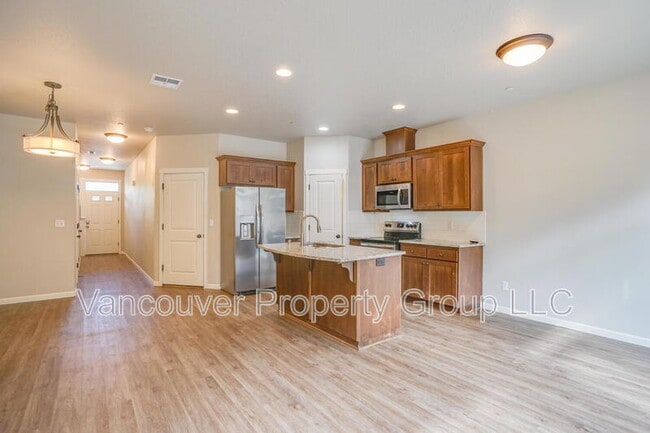 Building Photo - 5809 NE 71st Ave