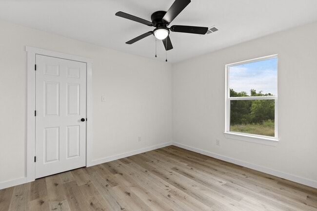 Building Photo - 516 Paso Fino St