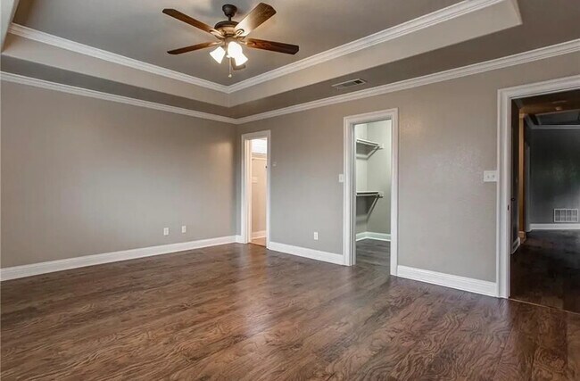 Building Photo - 2732 Sandage Ave