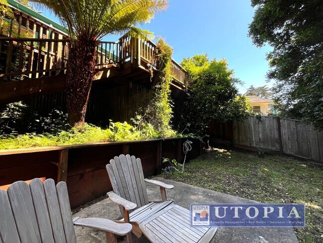 Building Photo - Beautiful, custom finished home in Aptos, ...