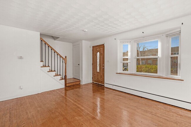 Building Photo - Charming 4-bedroom, 2-bath