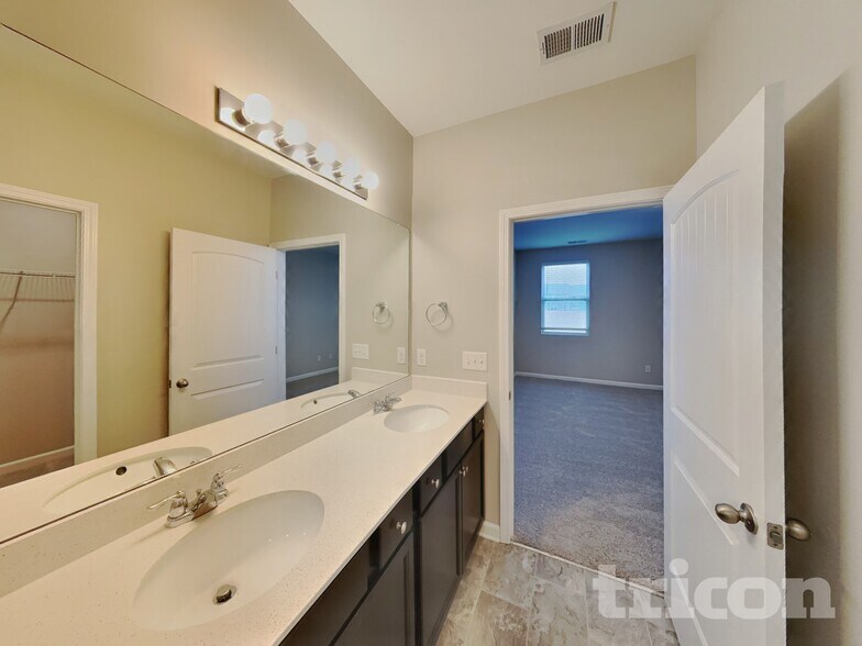 Building Photo - 1122 Woodbridge Blvd