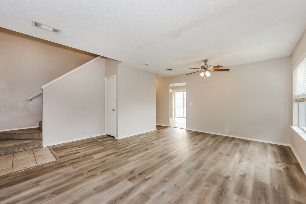 Building Photo - 819 Creekside Dr
