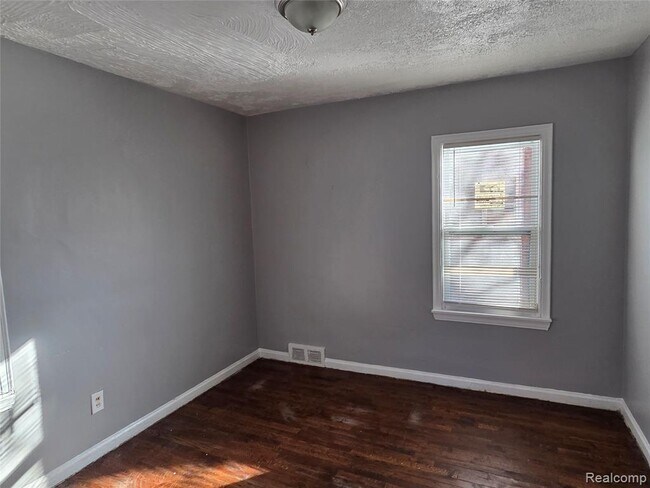 Building Photo - 19496 Braile St