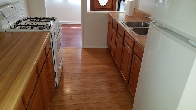 Building Photo - 9915 Zitto Ln