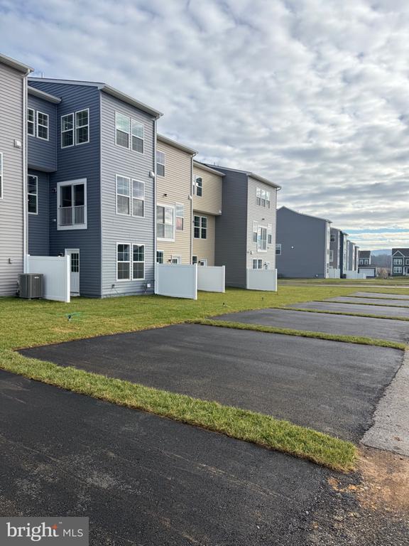 Building Photo - 79 Abigail St