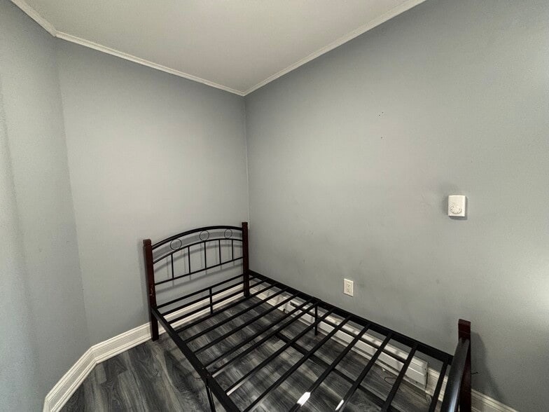 Building Photo - 516 E Jersey St