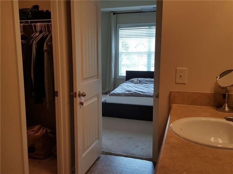 Building Photo - 805 Pleasant Hill Rd