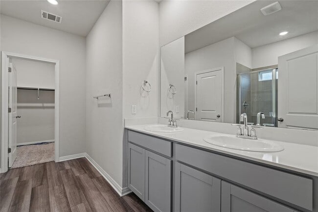 Building Photo - 204 Jordan Vly Dr