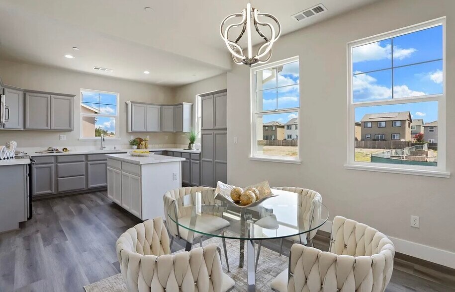 Building Photo - 1673 Bella Lago Dr