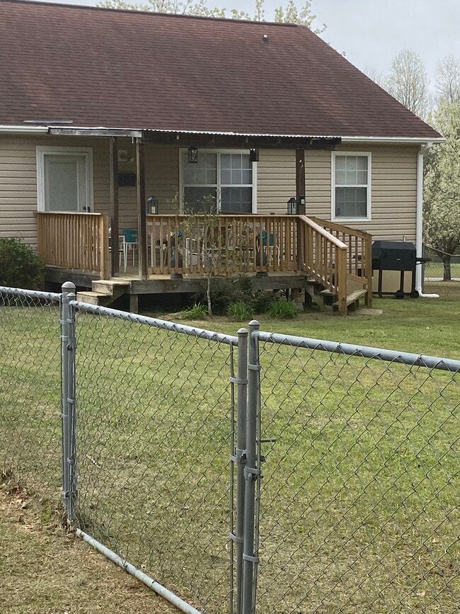Building Photo - 158 Pebble Hill Dr N