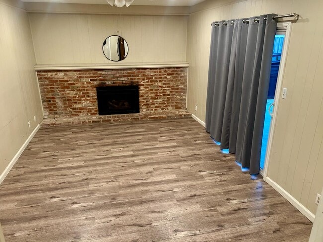 Building Photo - 650 W Donner Ave