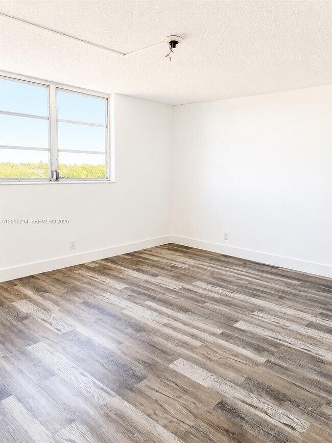 Building Photo - 406 NW 68th Ave