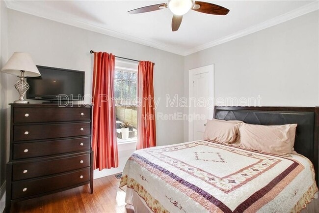 Building Photo - 939 Euclid Ave NE