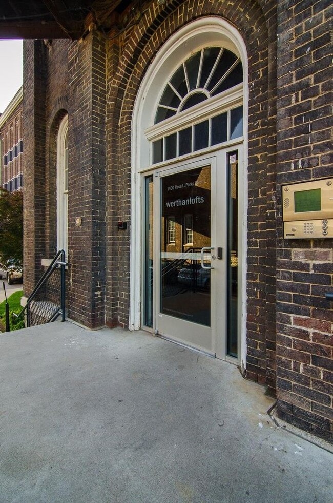 Building Photo - Expansive Historic Loft in the Heart of Germantown