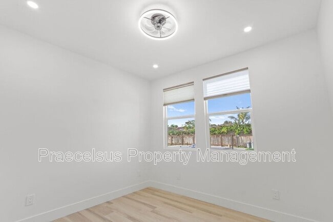 Building Photo - 641 Del Mar Ave