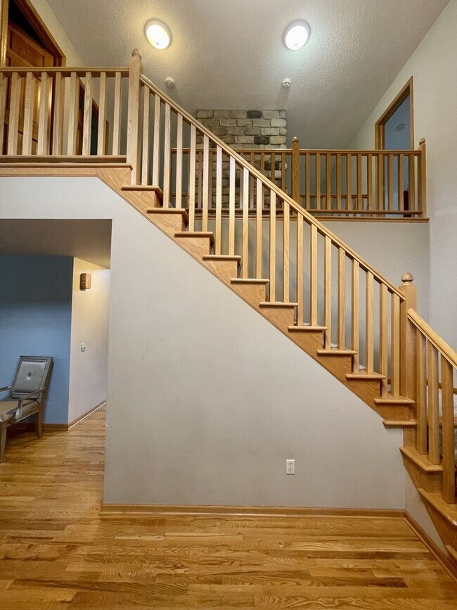 Building Photo - Spacious country Home on 13 acres