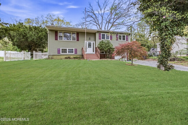 Building Photo - 536 River Dr