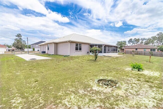 Building Photo - 10372 SW 41st Ct